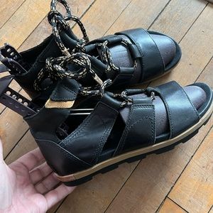 Sorel torpeda, gladiator black lace up sandals